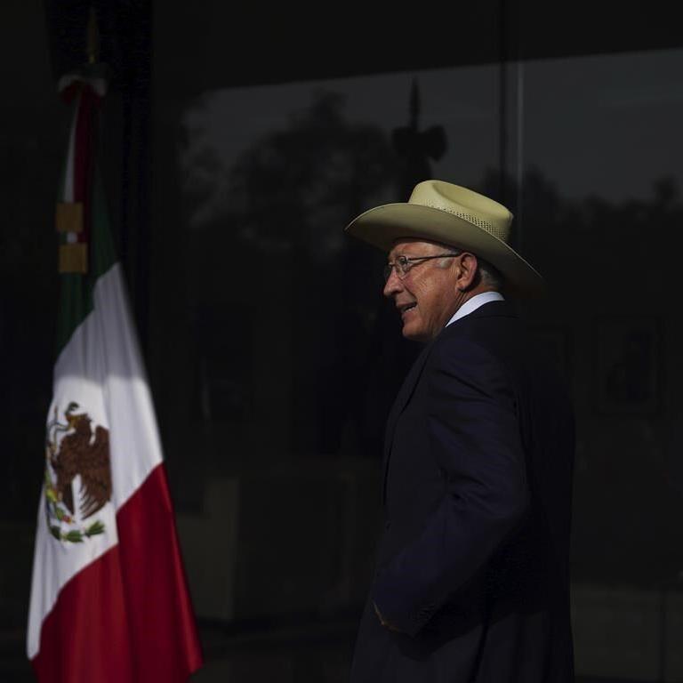 US diplomat warns of great consequences for migrants at border who don't choose legal pathways